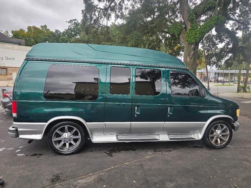 Green 1999 Ford E150 Base