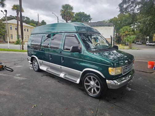 Green 1999 Ford E150 Base