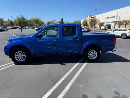 Blue 2015 Nissan Frontier SV