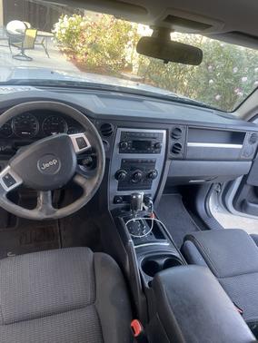 Silver 2010 Jeep Commander Sport