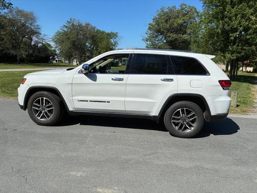White 2022 Jeep Grand Cherokee WK Limited
