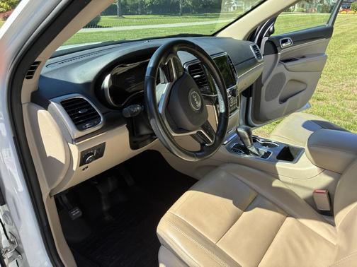 White 2022 Jeep Grand Cherokee WK Limited