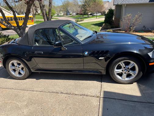 Black 2001 BMW Z3 2.5i Roadster