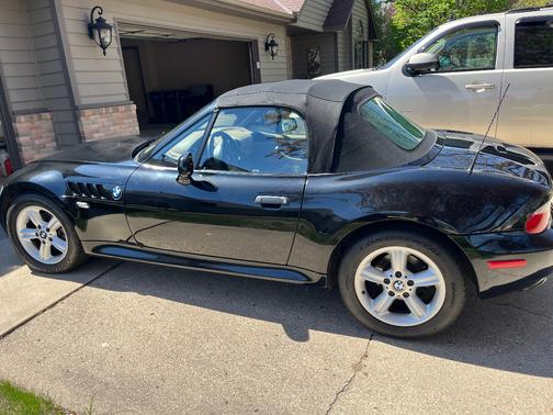 Black 2001 BMW Z3 2.5i Roadster