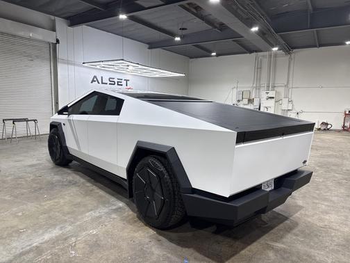 2024 Tesla Cybertruck Cyberbeast