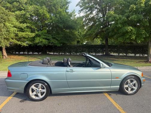 Green 2002 BMW 325 Cic
