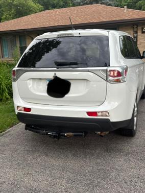White 2014 Mitsubishi Outlander SE