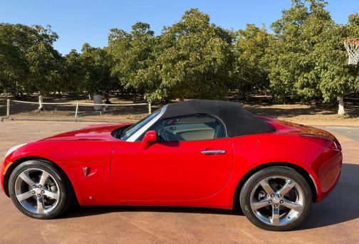 Red 2007 Pontiac Solstice Base