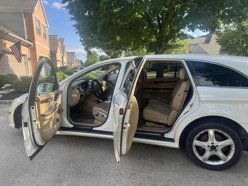 White 2009 Mercedes-Benz R-Class R 350 4MATIC