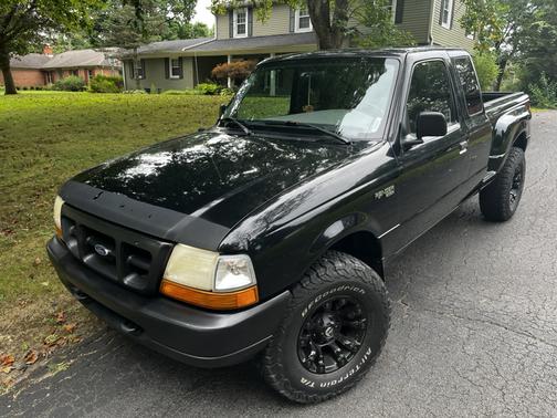 Black 1999 Ford Ranger XLT SuperCab
