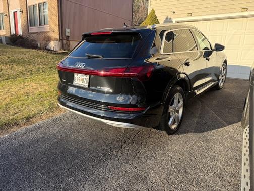 2019 Audi e-tron Premium Plus