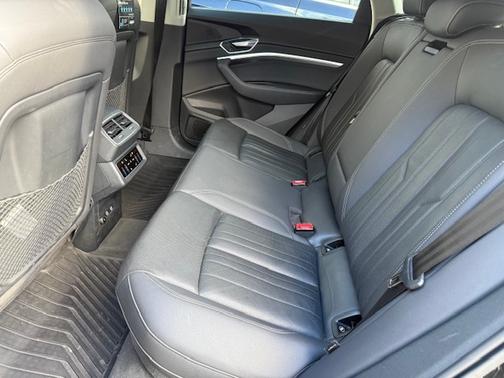 2019 Audi e-tron Premium Plus