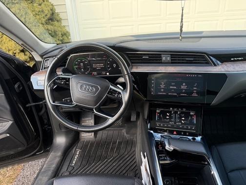 2019 Audi e-tron Premium Plus