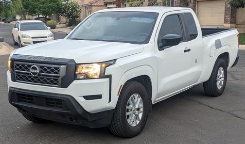 Gray 2022 Nissan Frontier S