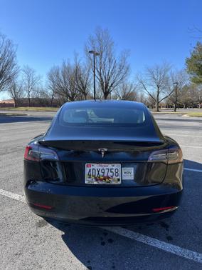 Photo 4 of 7 of 2019 Tesla Model 3 Standard Range Plus