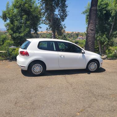 White 2012 Volkswagen Golf 2.5L