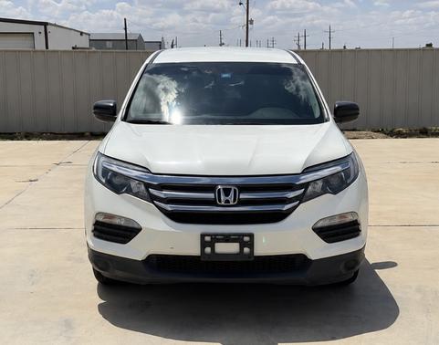White 2018 Honda Pilot LX