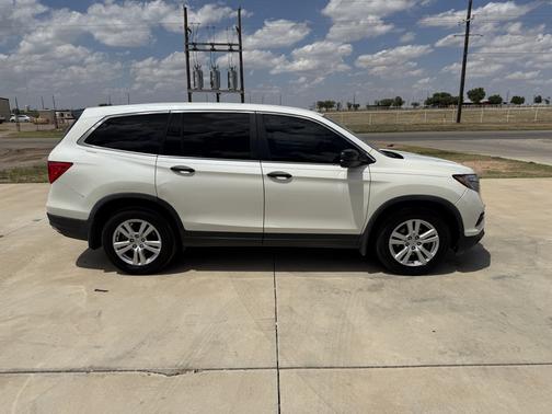 White 2018 Honda Pilot LX