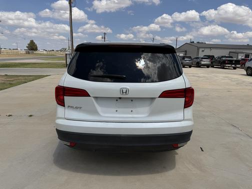 White 2018 Honda Pilot LX