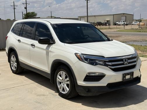 White 2018 Honda Pilot LX