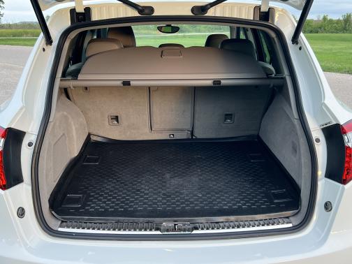 Photo 5 of 15 of 2014 Porsche Cayenne Hybrid S
