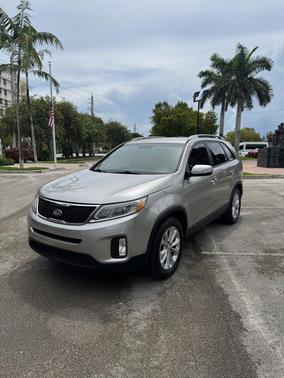 Silver 2015 Kia Sorento EX