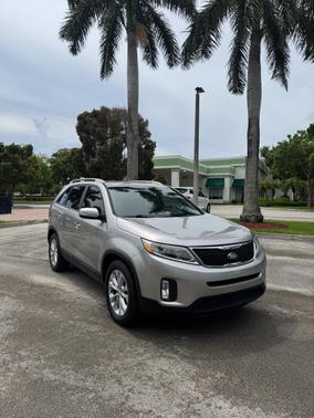 Silver 2015 Kia Sorento EX