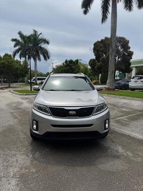 Silver 2015 Kia Sorento EX