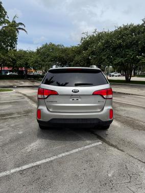 Silver 2015 Kia Sorento EX