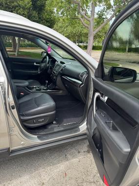 Silver 2015 Kia Sorento EX