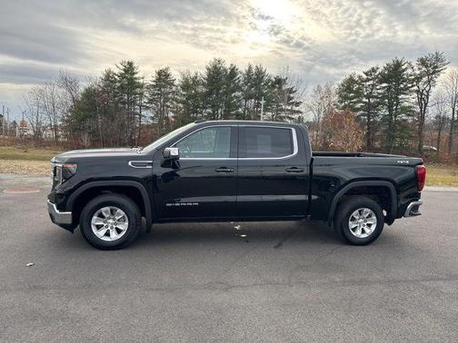 Black 2024 GMC Sierra 1500 SLE