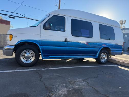 1999 Ford E350 Super Duty Base