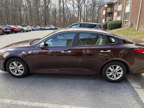 Red 2018 Kia Optima LX