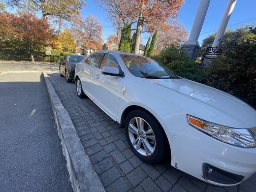 2010 Lincoln MKS Base