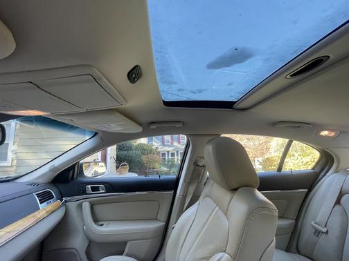 2010 Lincoln MKS Base