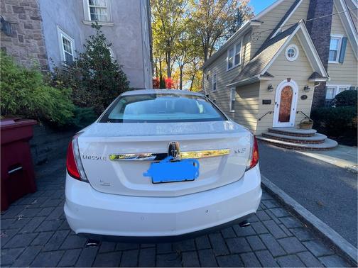 2010 Lincoln MKS Base