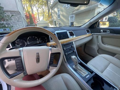 2010 Lincoln MKS Base