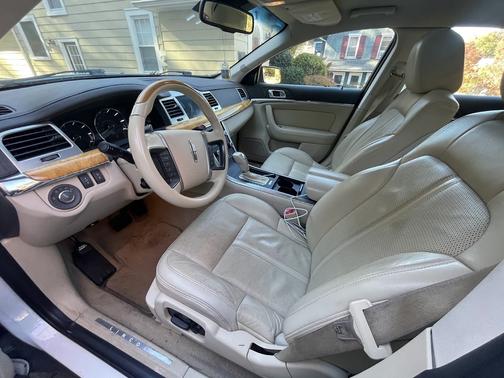 2010 Lincoln MKS Base