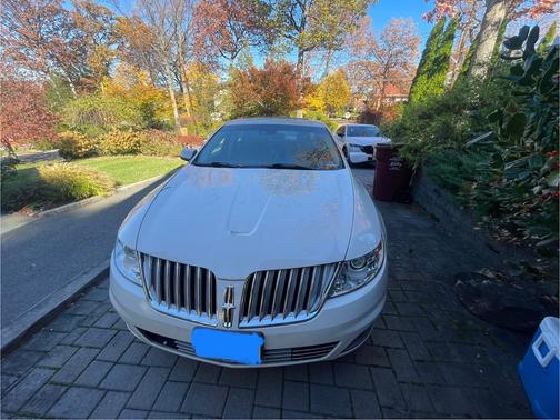 2010 Lincoln MKS Base