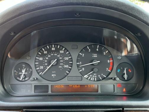 Black 2002 BMW 540 i