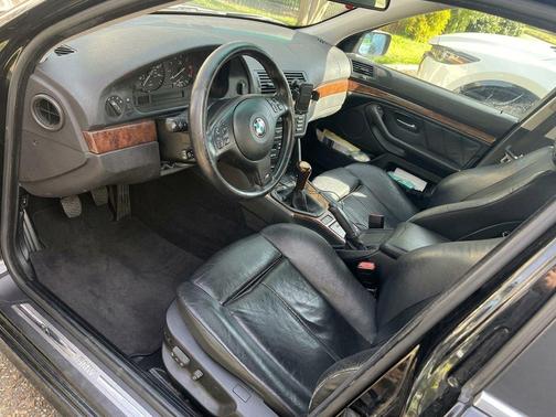 Black 2002 BMW 540 i