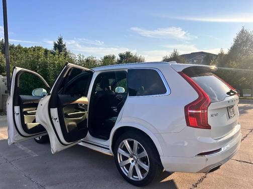 White 2016 Volvo XC90 T6 Inscription