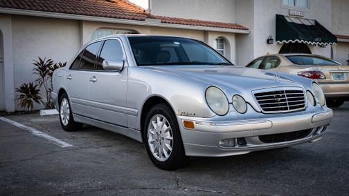 Photo 2 of 10 of 2001 Mercedes-Benz E-Class E320 4MATIC