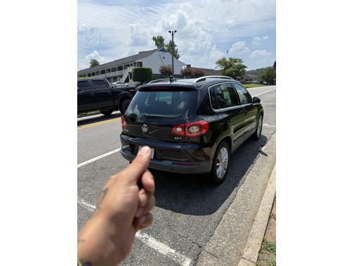 2011 Volkswagen Tiguan SE
