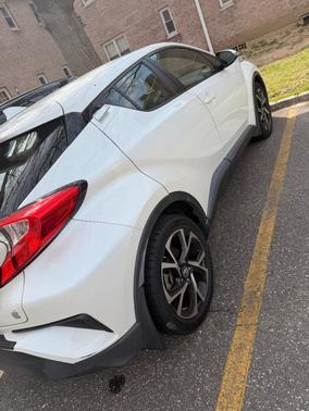 White 2018 Toyota C-HR XLE