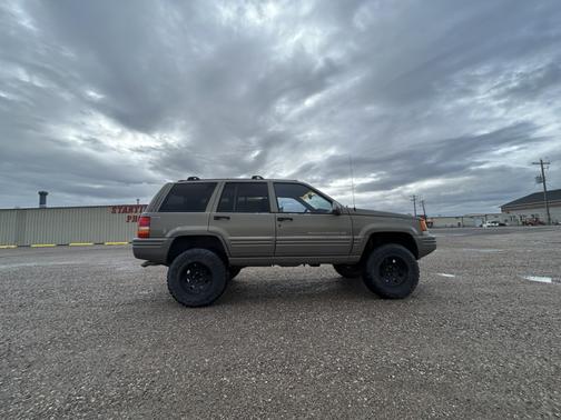 Gold 1996 Jeep Grand Cherokee Limited 4WD