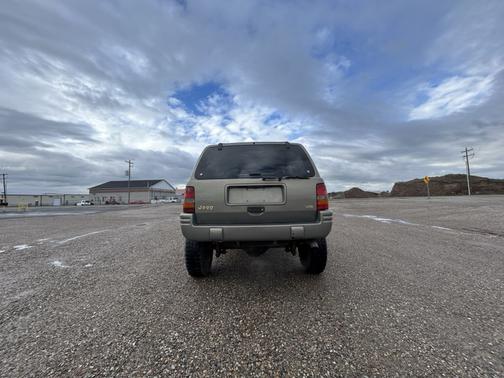 Gold 1996 Jeep Grand Cherokee Limited 4WD
