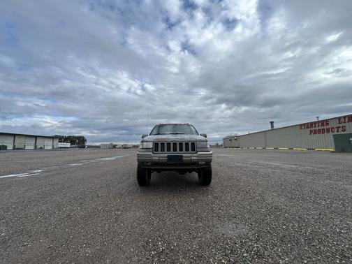 Gold 1996 Jeep Grand Cherokee Limited 4WD