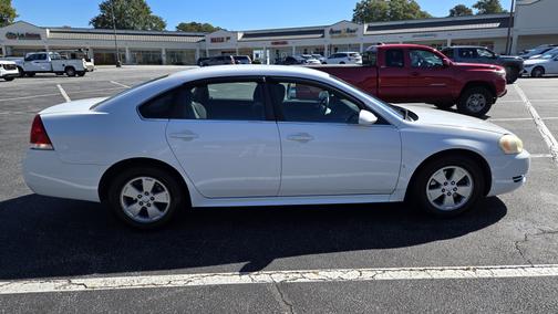 White 2010 Chevrolet Impala LT