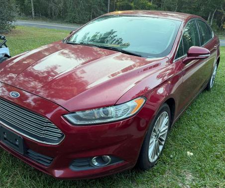 Red 2014 Ford Fusion SE